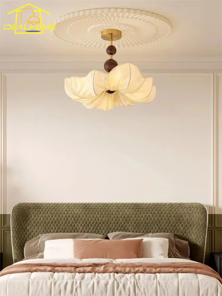 French Medieval Fabric Art Decorative Ceiling Lamp LED E27 Cream Wind Walnut Warm Romantic Flower Pendant Lights Bedroom Study