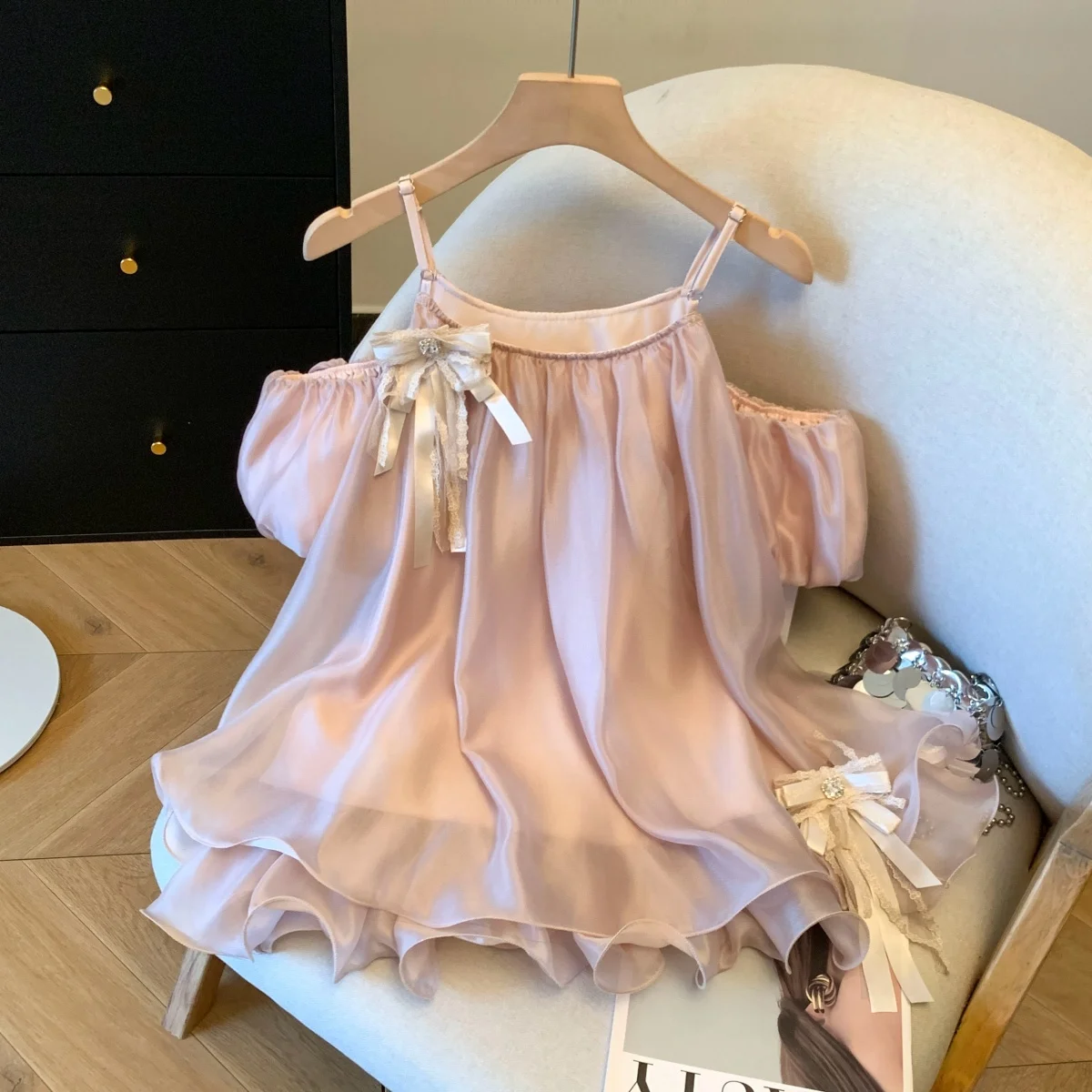 

Elegant Pure Desire Shoulder Bared 3D Knot Chiffon Top Women Summer Sexy Fairy Style Midi Length Sleeveless Blouse