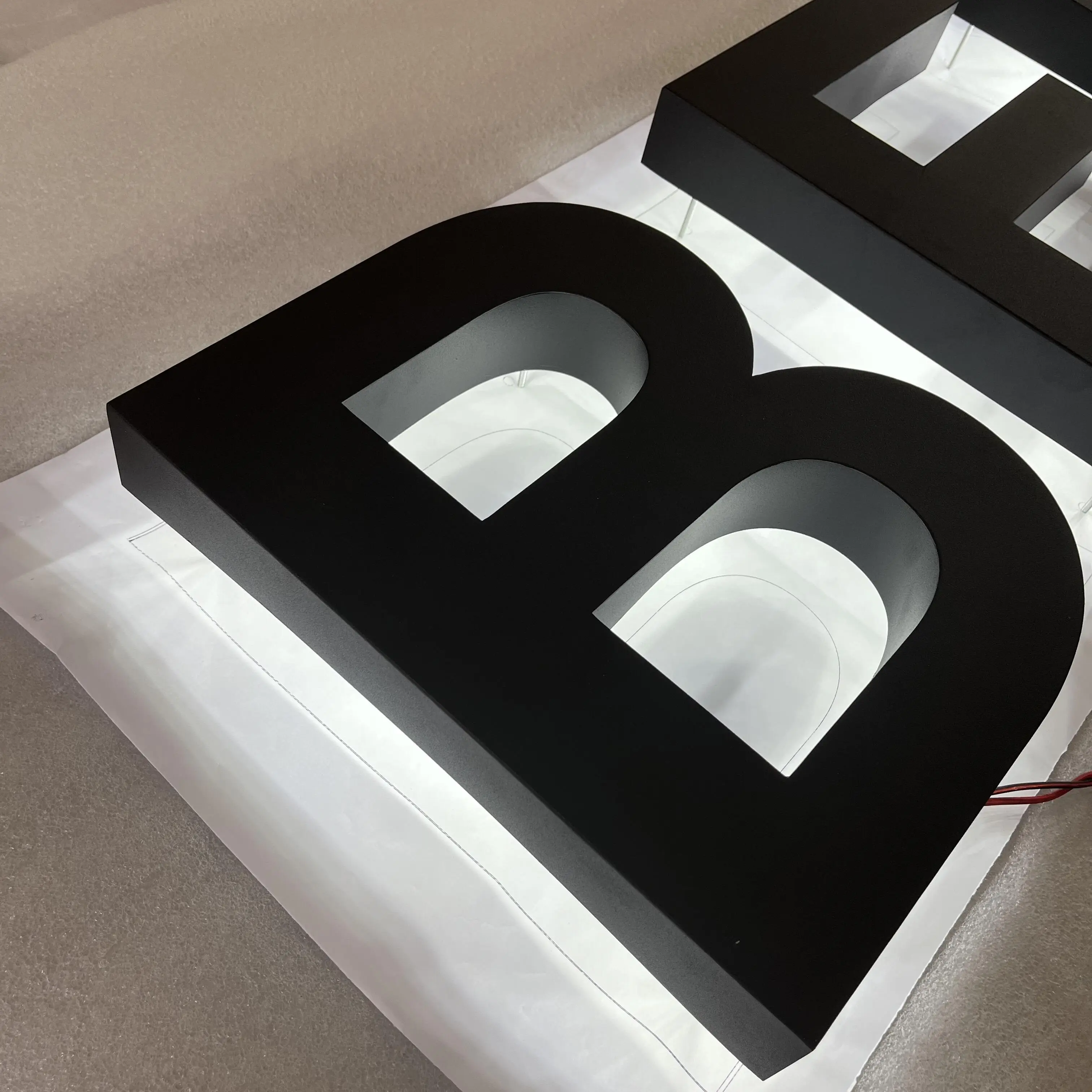 Metal Business Sign Giant LED Letter Luminous Sign 3D Stainless Steel Channel LED Letter Sign