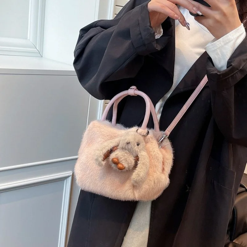 

Fashionable Women's Crossbody-Bag Made Of Fine Leather Boasting Trendy Design And Famous Long-Lasting Look ​