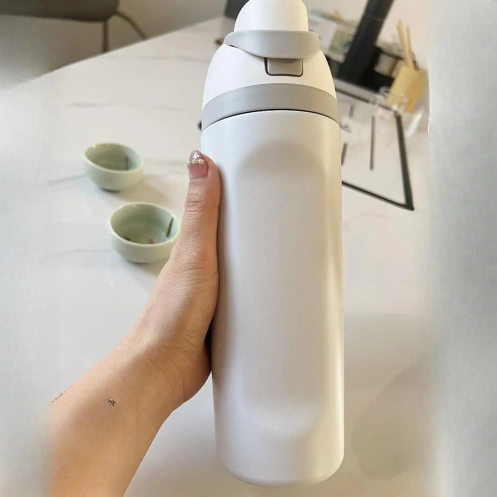 

Stainless Steel Insulated Water Bottle 600ml Practical for Hot and Cold Drinks Tumbler for Outdoor Travel Indoor Picnic Sports