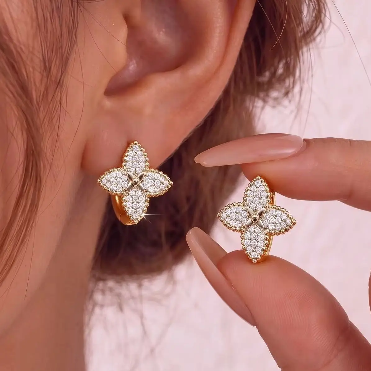 1 pc Light luxury full diamond clover earrings, gold inlaid zircon flower earrings, retro exquisite versatile earrings