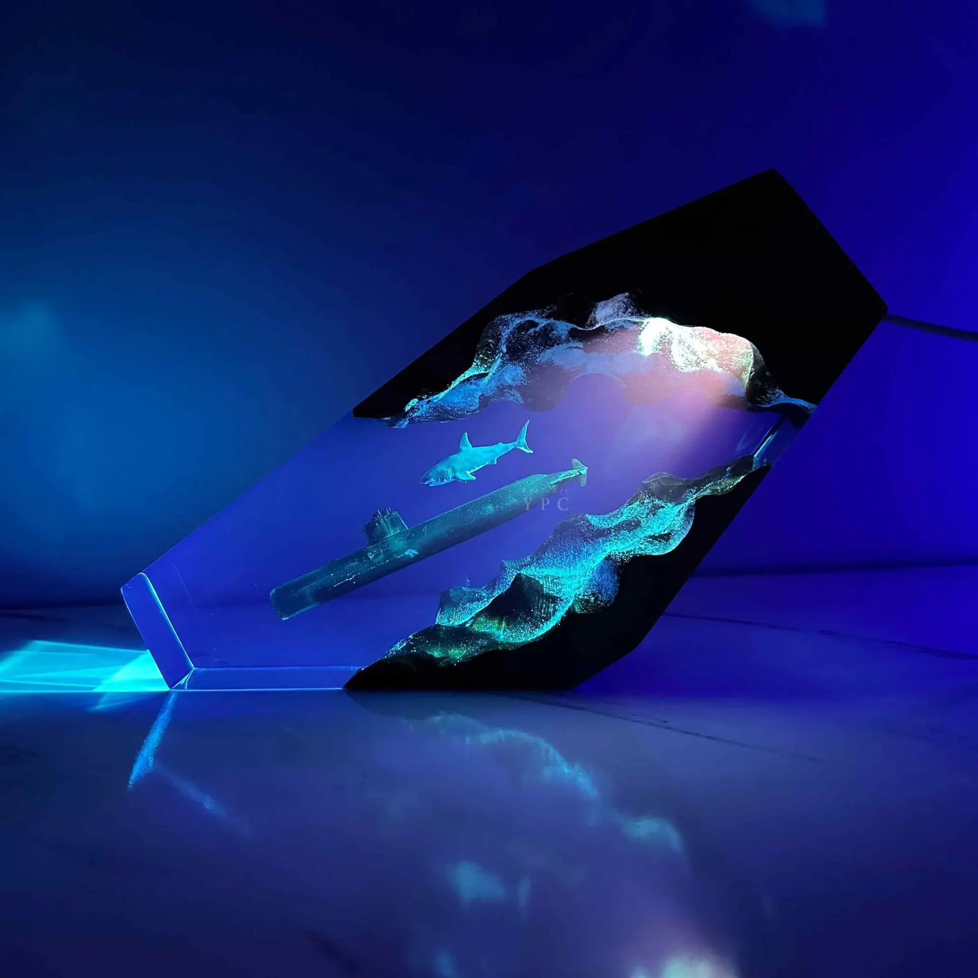 Ocean Themed Shark and Submarine Epoxy Resin Night Light Decorations Creative Home Atmosphere Crafts Holiday Gifts