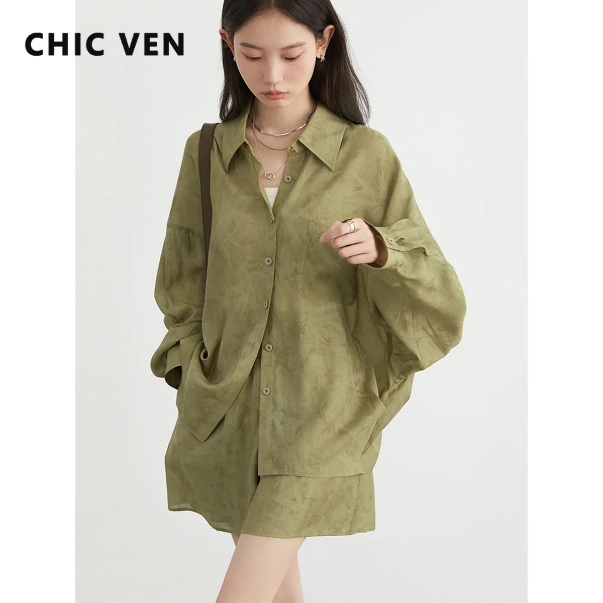 

CHIC VEN модные комплекты рубашек, повседневная свободная блузка с лацканами и длинными рукавами, комплект шорт трапециевидной формы с высокой талией, женская одежда, осень 2024 г.