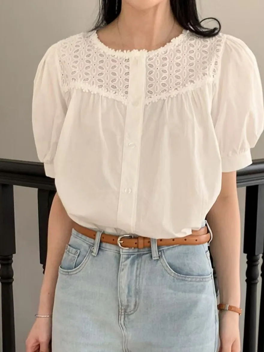 قميص نسائي أبيض حلو برقبة دائرية وأكمام قصيرة، تصميم صيفي جديد فضفاض للتخسيس، سترة مفتوحة غير رسمية، قطع مستقيمة