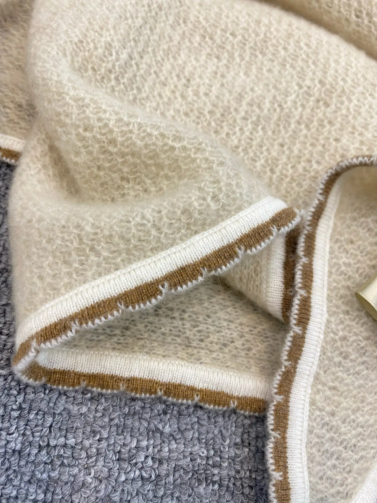 New Autumn/Winter High-Quality Fashionable Cashmere Knitted Scarf (One Size Fits All) Length 156cm, Width 70cm