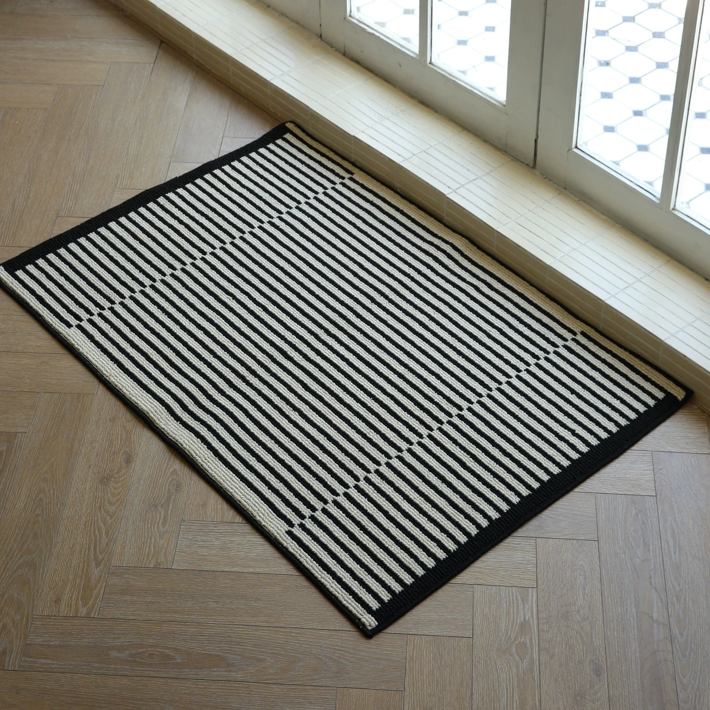 Loop Weave Bedroom Rug Long Tufting Stripe Black White Carpet Doormat Bedside Mat Floor Non Slip Tidy Pad Aesthetic Home Decor