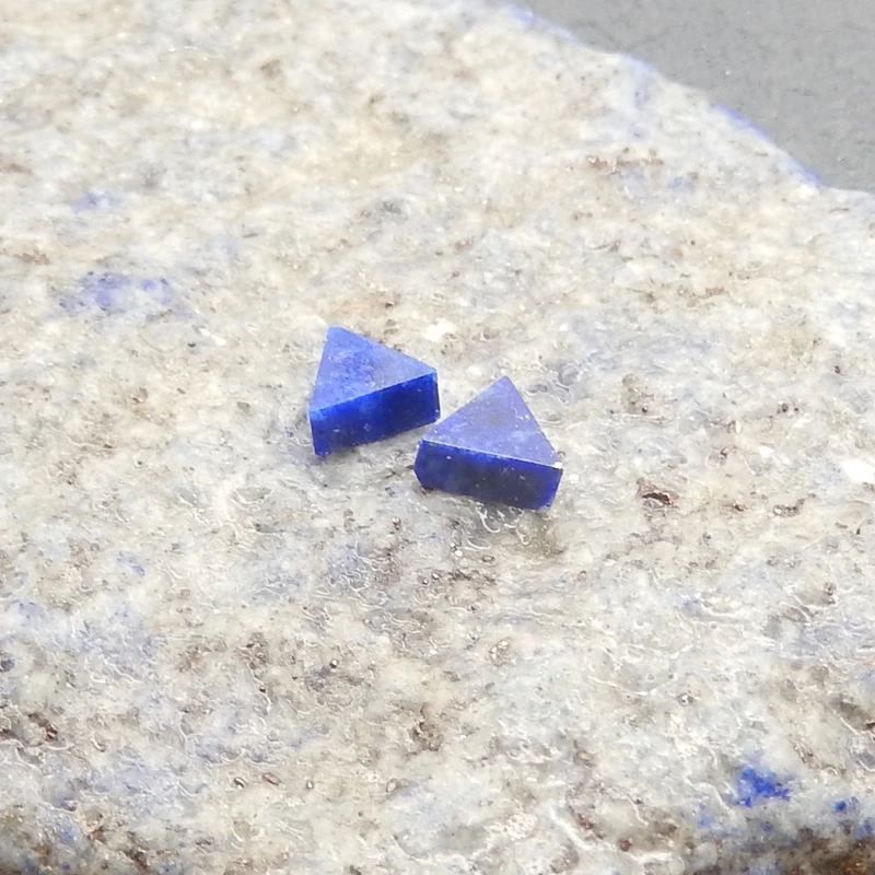 天然石ラピスラズリ三角形カボションビーズ、DIYジュエリーアクセサリー、5x3mm、0.2g、ファッション