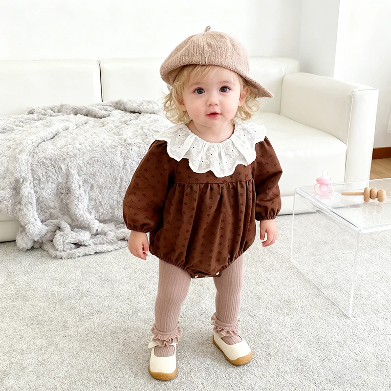 جديد ربيع 2026 بدلة قفز للفتيات الصغيرات بأكمام طويلة من القطن مطبوعة لحديثي الولادة بدلة بناتي بطية صدر السترة 0-24 متر بدلة أطفال