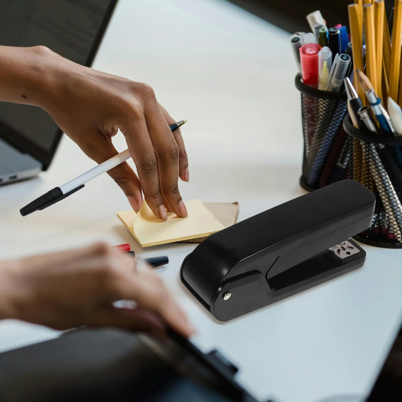 

1pc Rotating High-Durability Office Desk For Paper Binding Portable Hand Stapler Multi-Use Household Small Stapler Rotary