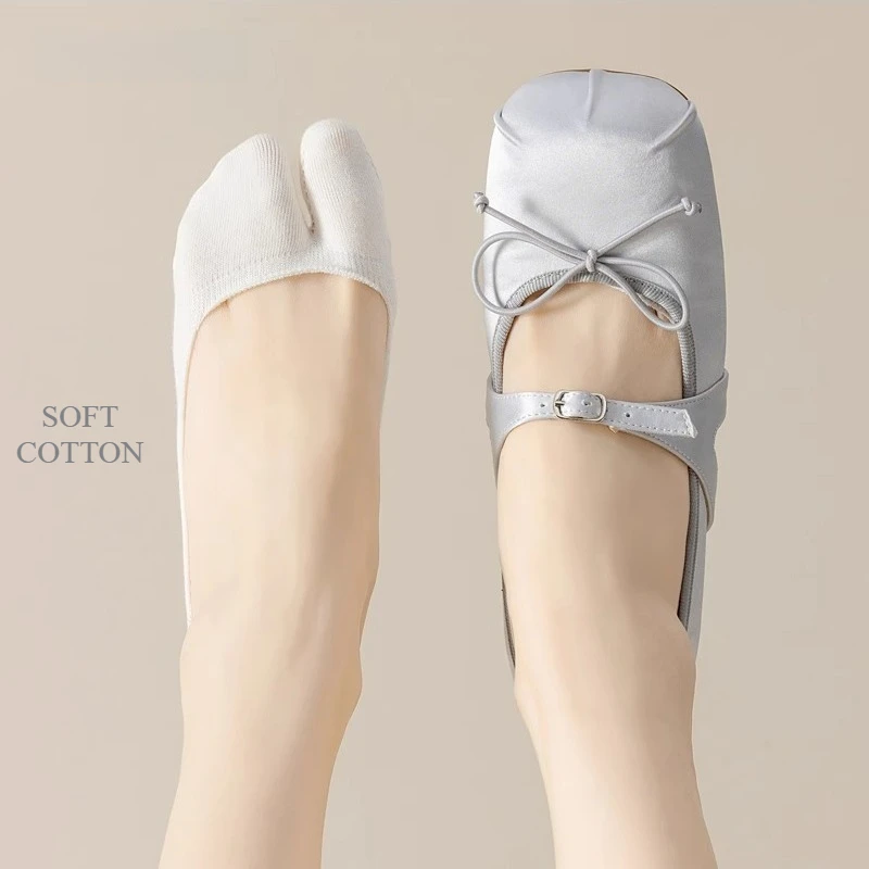 1 Paar Tabi-Socken für Damen, Sommer, dünn, rutschfest, unsichtbar, niedrig geschnitten, niedliche, einfarbige, atmungsaktive, bequeme Zehensocken aus Baumwolle