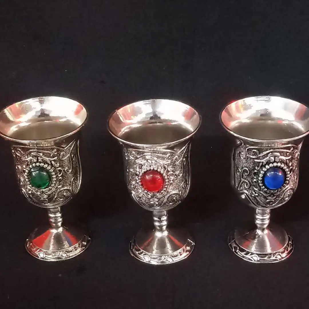 Bulk Antique Silver Tone Electroplated Mini Wine Cup Ornaments Handmade Retro Ethnic Craft Alloy Goblet Table Decorations