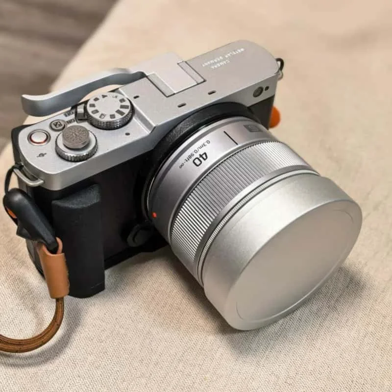 Brandneue quadratische Metall-Gegenlichtblende mit Metallkappe für Panasonic LUMIX S 40mm F2 L-Mount – Schraubverschluss-Design / Unterstützt UV-Filter – Detail 7