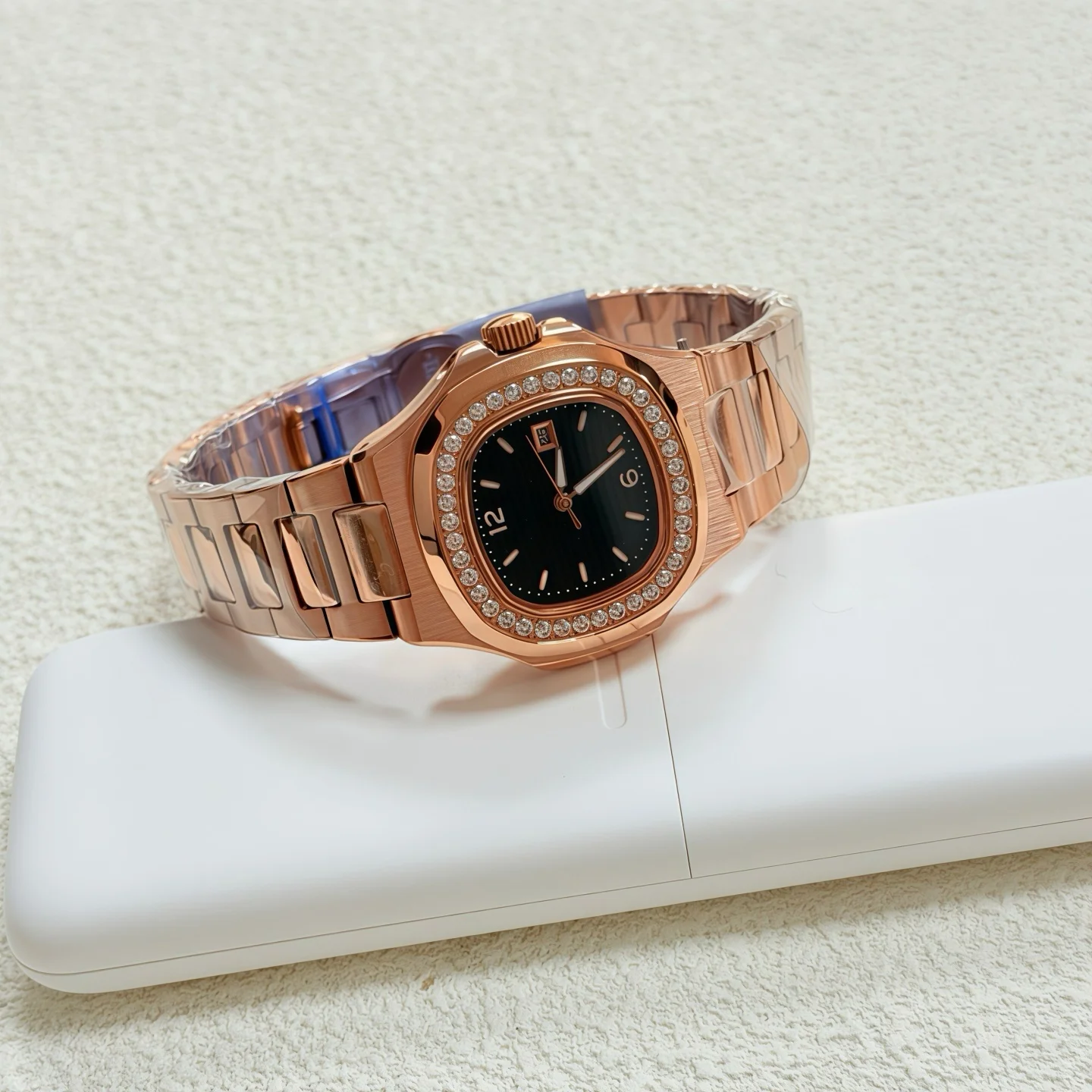 New women's diamond-studded 35MM dress watch with Nautilus design, equipped with blue sapphire glass, NH05 movement, 22.3MM dial