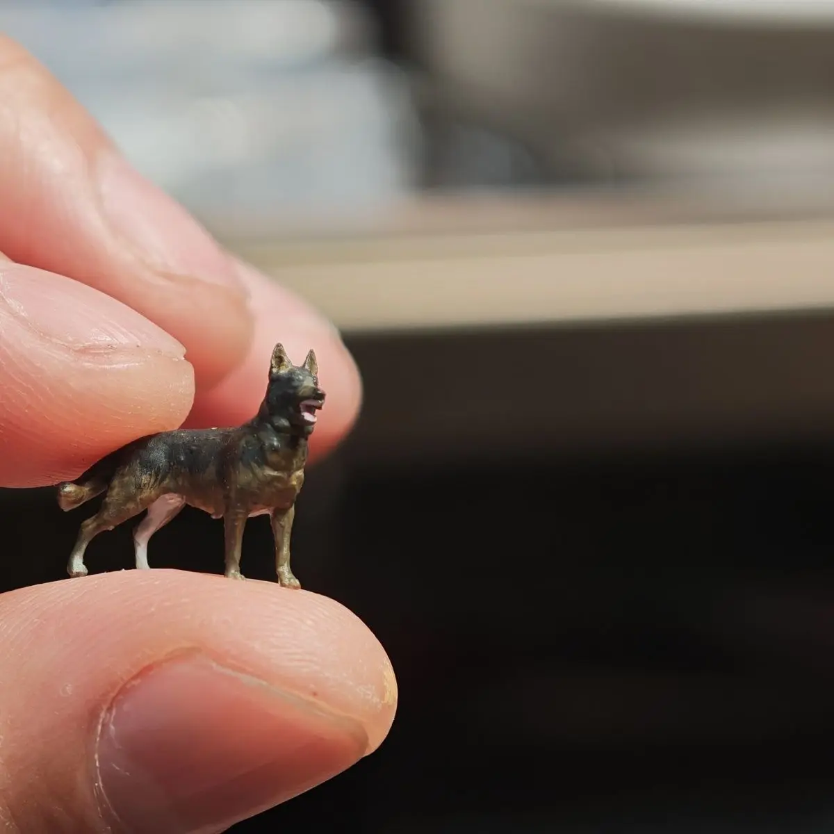 

1/64 Static Miniature Hand-painted Resin Dog Scene Diorama