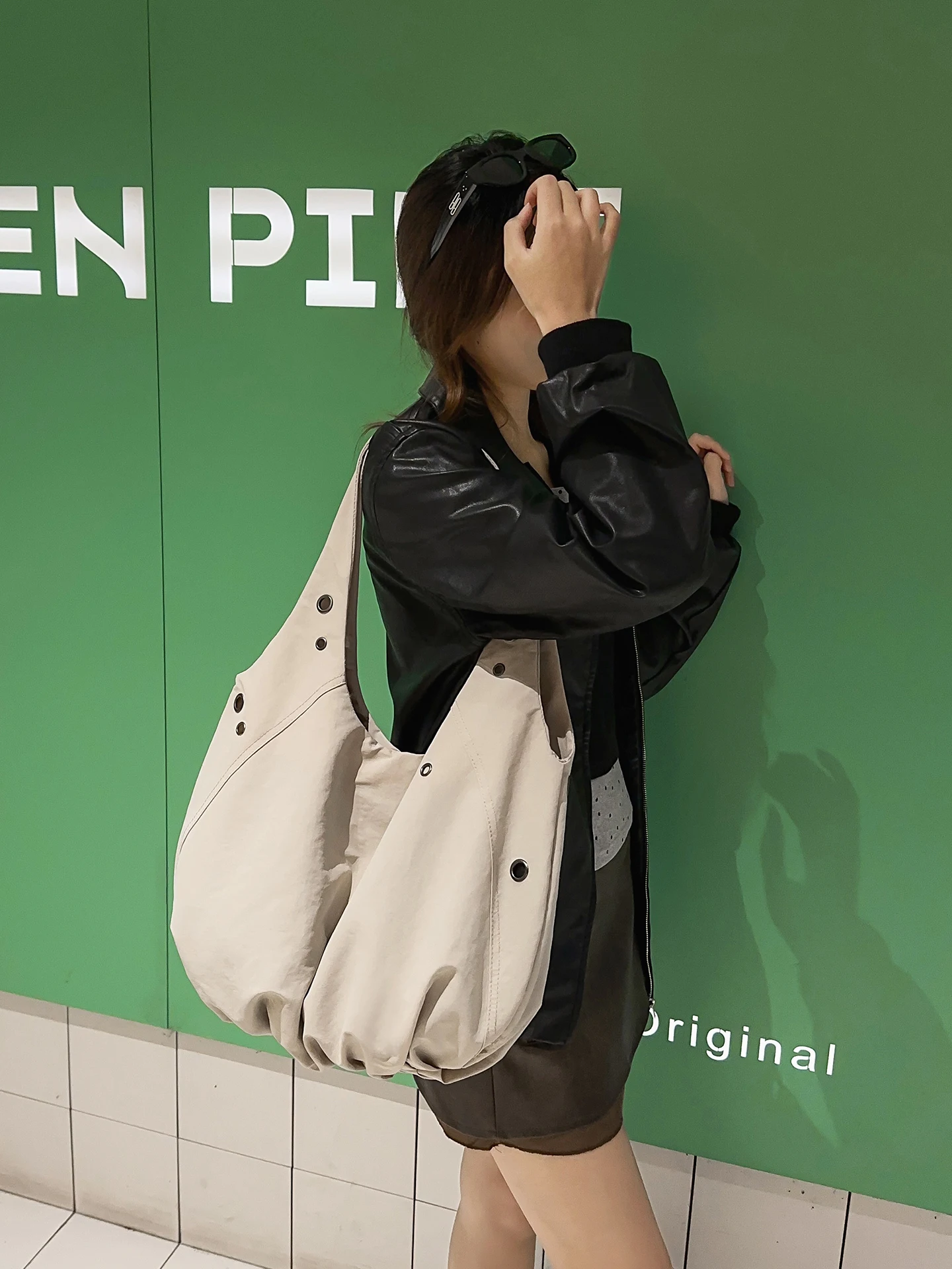 

Повседневная женская нейлоновая сумка-тоут большой вместимости, универсальная сумка через плечо для отдыха, мягкая сумка-блогер с магнитной застежкой