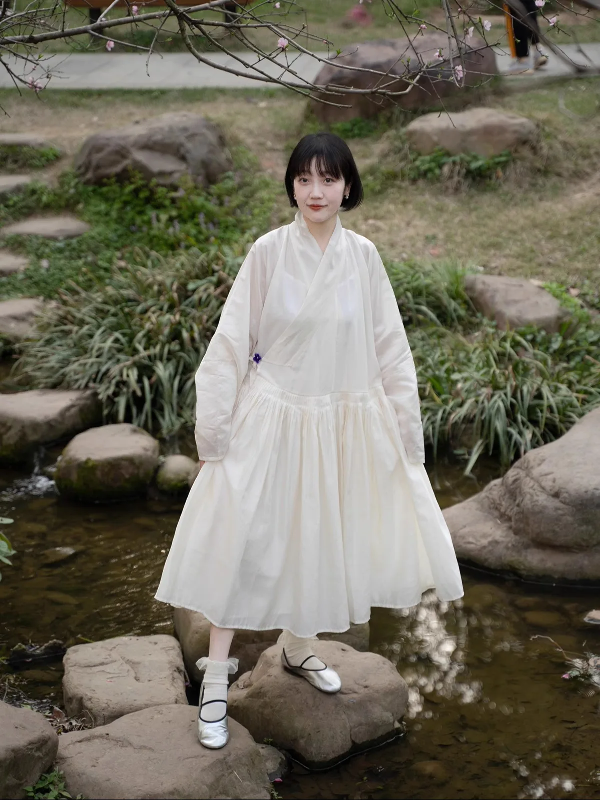 

Sansastore перламутровая белая шелковая льняная длинная юбка трапециевидной формы с китайским воротником Dr Ming Dynas Hanfu с высокой талией