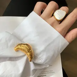 Trend Croissant Brooches for Men Women Couple Metal Pins Gold Plated Silver Color Korean Fashion Vintage Luxury Jewelry Gifts