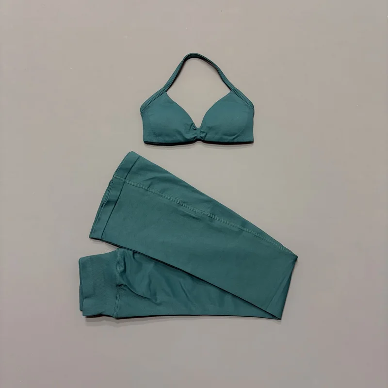 2-delig naadloze halternek rugloze gevoerde sportbeha set met zachte wijde pijpen, heupliftende flare yogabroek, slim fit gym workout set