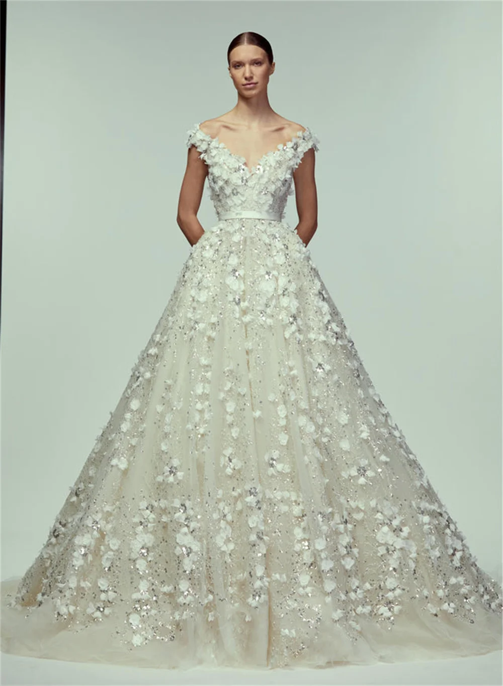 Tokyo Customized White Off Shoulder Wedding Dress Sleeveless 3D Flower Backless Bridal Gowns Court Train A-Line Wedding Gowns