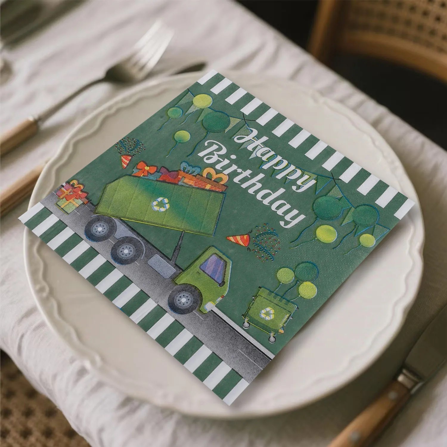 Рисунок 2 - мусорный грузовик