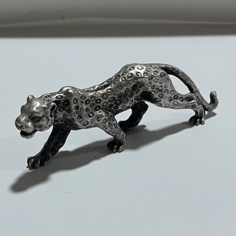 

Leopard desktop ornament, car tea pet, artificial mountain viewing stone, decorative animal figurine, creative small decoration