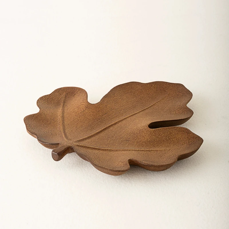 Creative Maple Leaf Serving Tray Walnut Solid Wood Jewelry Key Holder Snack Fruit Dessert Platter Home Tabletop Decor Organizer