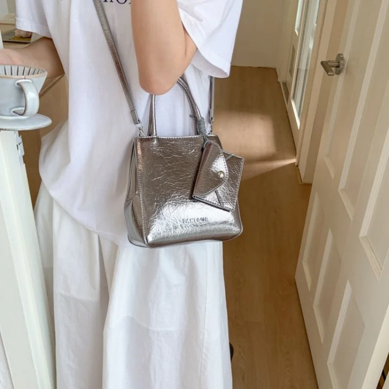 حقائب يد نسائية أنيقة مصنوعة من الجلد الطبيعي، حقائب يد عالية الجودة للنساء من قبل العلامة التجارية الفاخرة المصممة الشهيرة