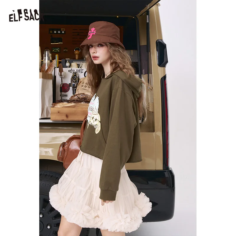 ELFSACK 2025 Autumn New Arrival Casual American Print Hoodie Petite Lightweight Cropped Sweatshirt For Woman
