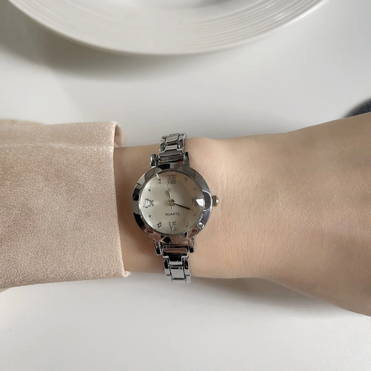 

Luxury Ladies Small Dial Watch for Women Silver Stainless Stee Wristwatch Dress Women's Quartz Bracelet Clock Gift Relogio