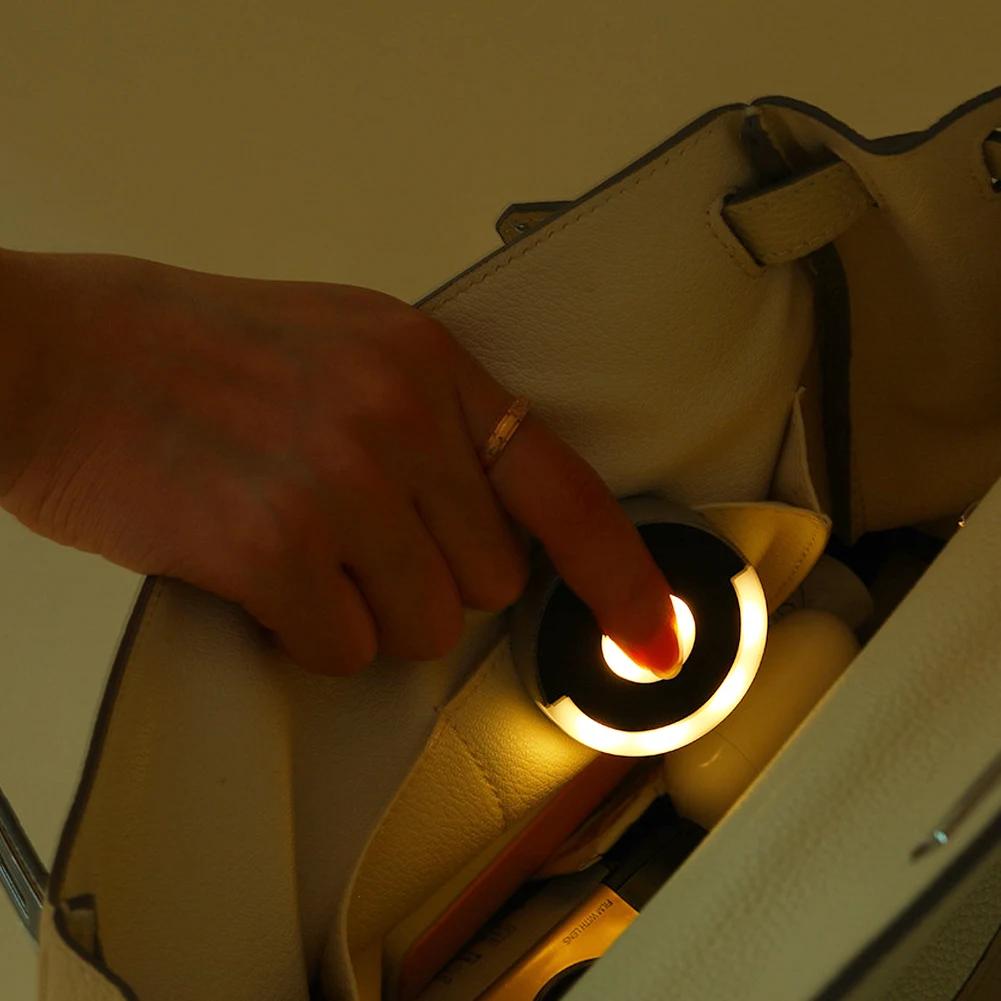Luce per borsa con sensore automatico Illumina la luce rotonda della borsa con clip posteriore Luci per borsa con controllo touch per accessori per borse