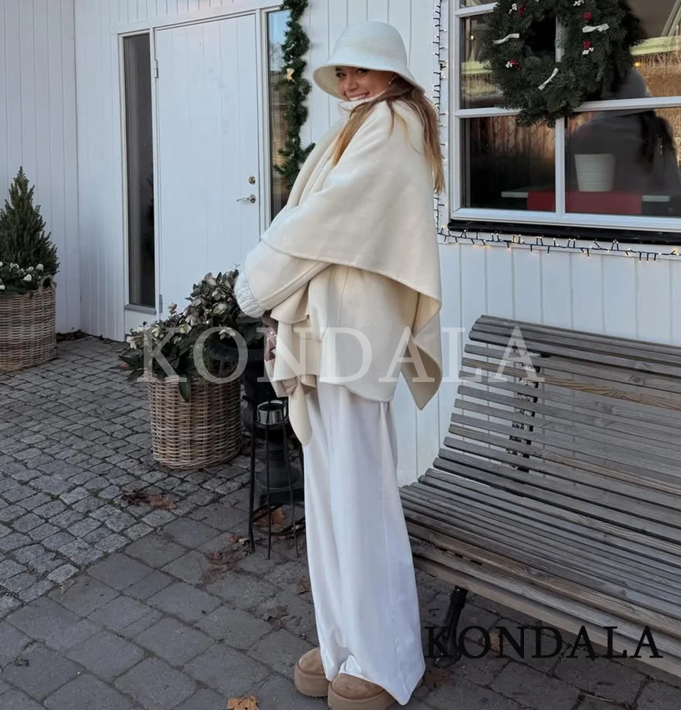 เสื้อคลุมผ้าคลุมไหล่สีเบจแบบหรูหราของ KONDALA เสื้อคลุมผ้าผสมสำหรับผู้หญิง มีกระเป๋า เสื้อคลุมทรงหลวม สไตล์เคป แฟชั่นฤดูใบไม้ร่วง-ฤดูหนาว 2026 เสื้อคลุมผู้หญิงสไตล์ไฮสตรีทสุดอินเทรนด์