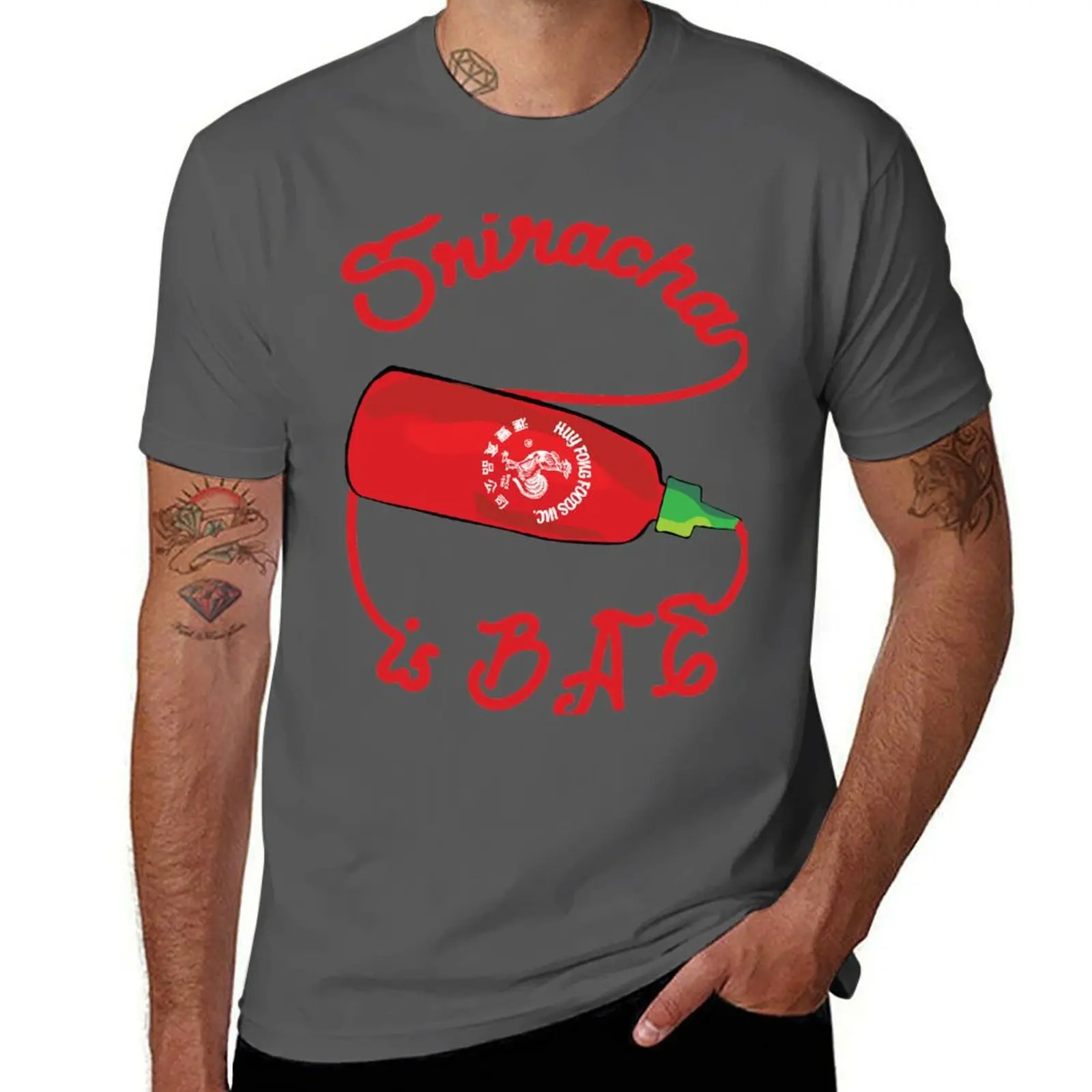 Camiseta casual de manga corta para el día a día con estampado de salsa picante asiática Sriracha - hot asian is sauce red chili