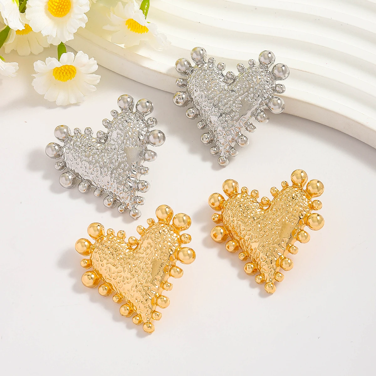 

Vintage Metal Texture Large Heart Shaped Stud Earrings For Women European American Style Exquisite Trendy Jewelry Accessories