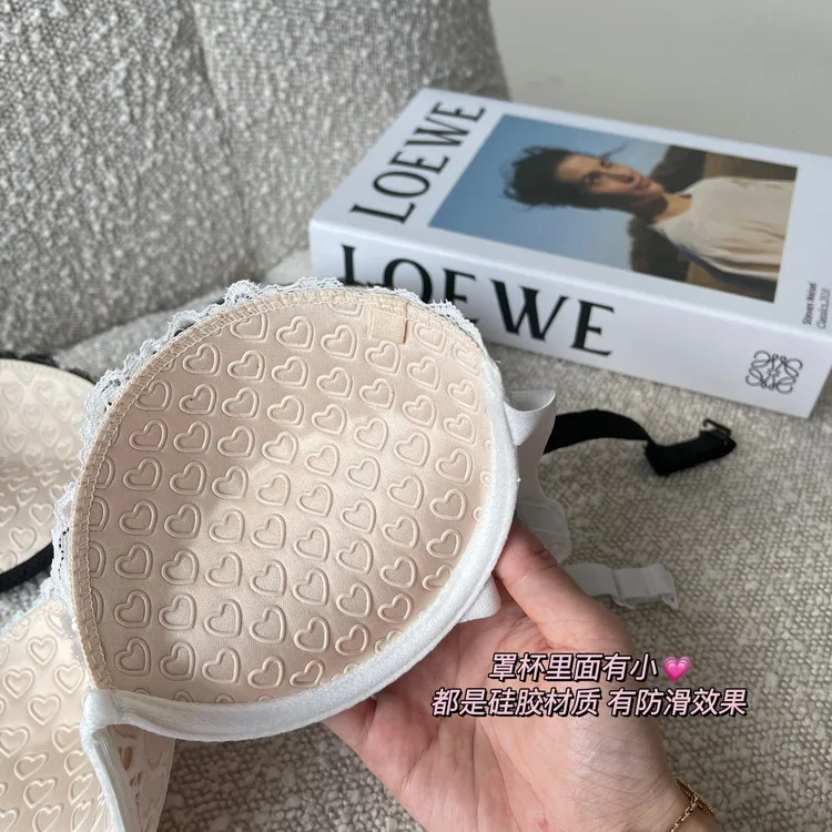 Slipsiliconeinvisiblesexybra