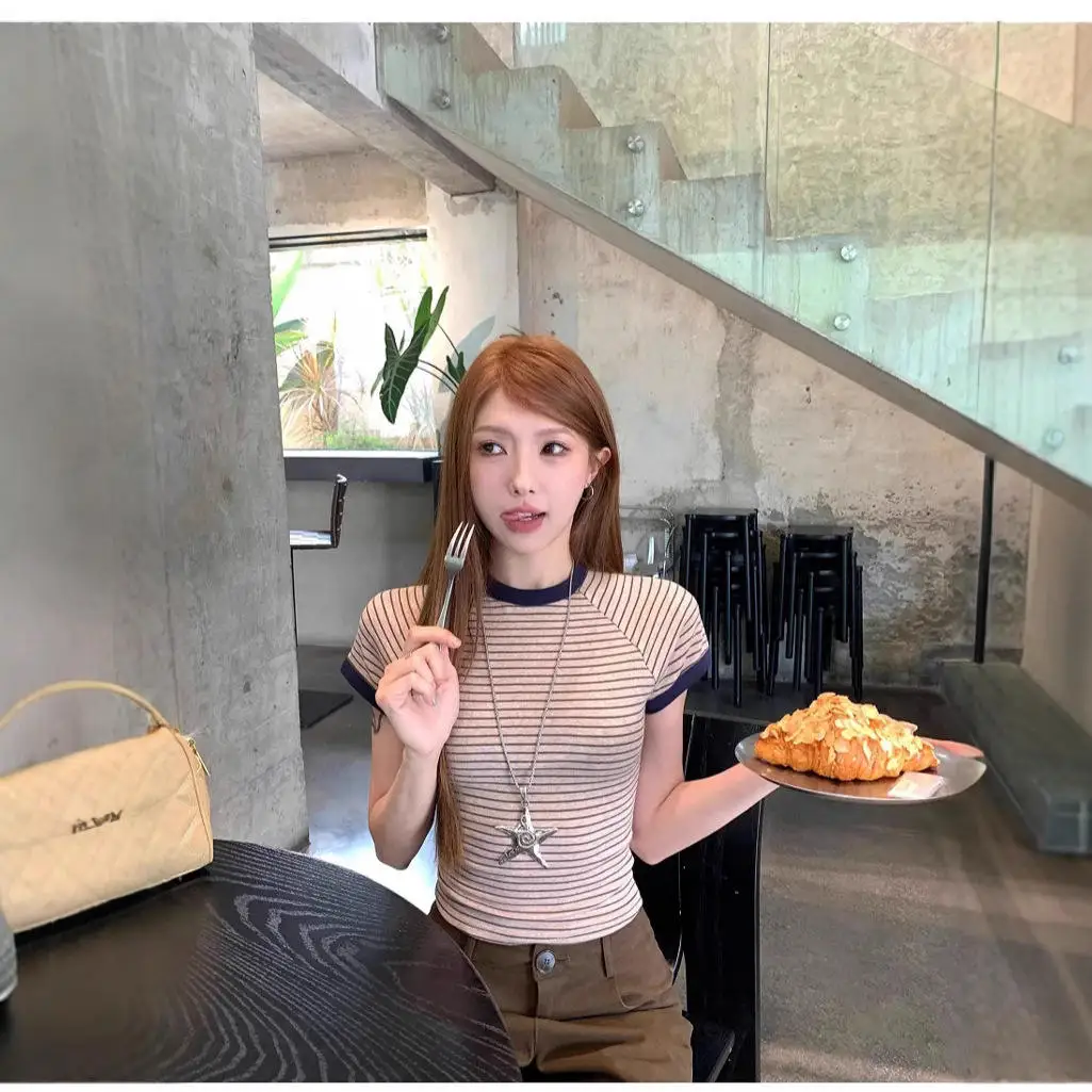 甘辛レトロストライプ半袖Tシャツ レディース スリムフィット ラウンドネック ショート丈 へそ出しトップス 夏用 1