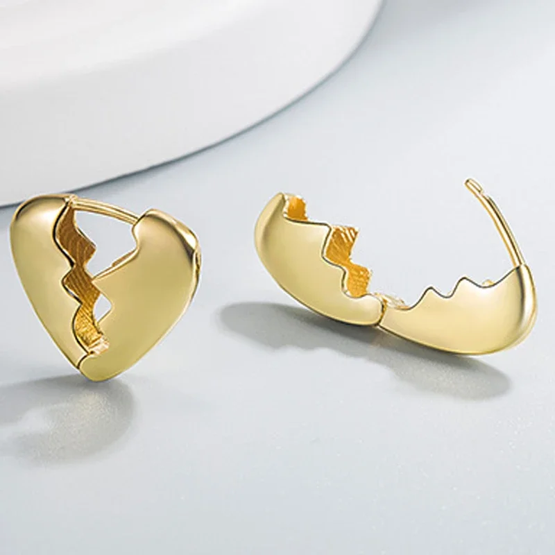 1 Pair of Ladies in Europe and The United States Flow Care Smooth Temperament with Heart-broken Earrings