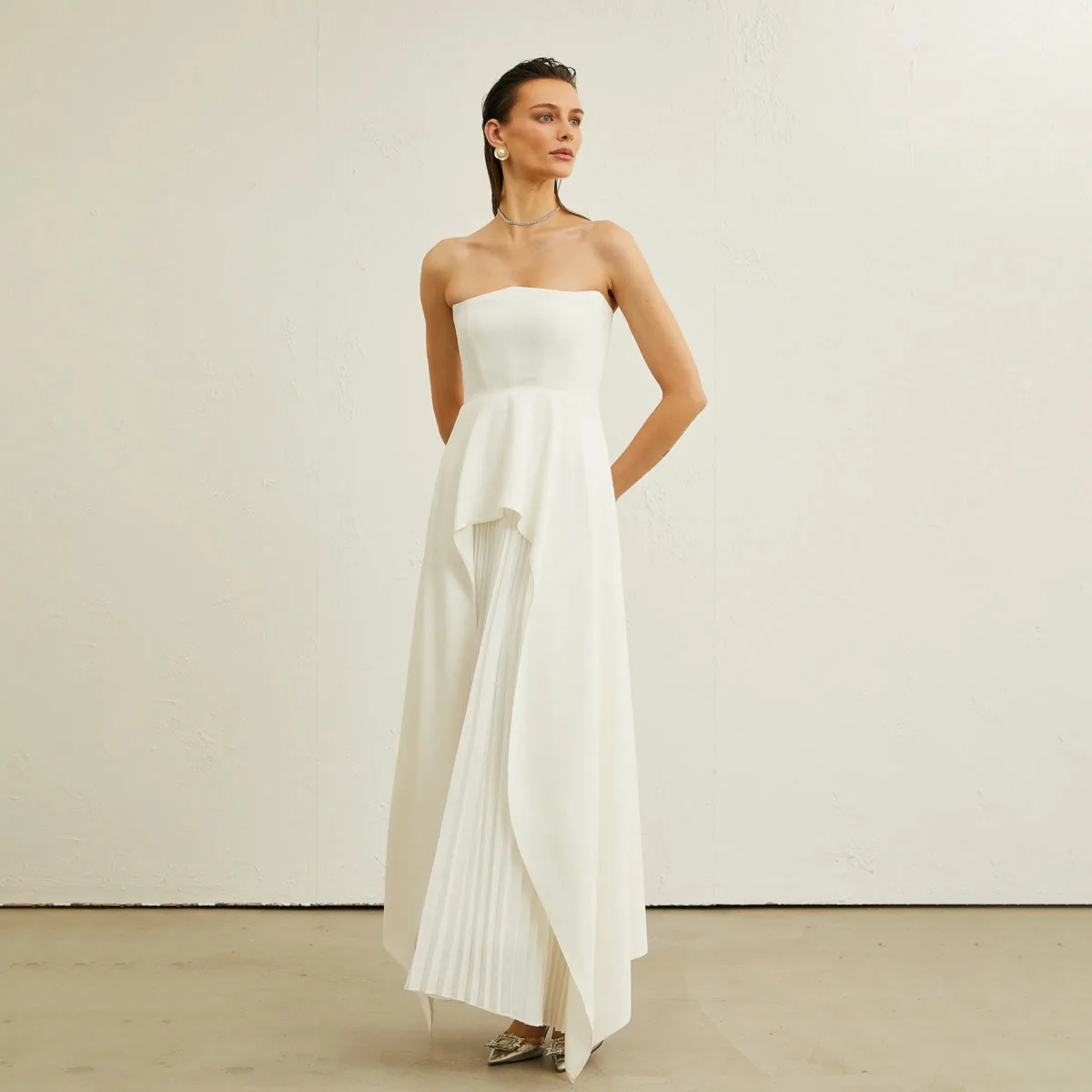 Sukienka damska bez ramiączek KWTX na imprezę, lato 2026, elegancka, asymetryczna, szykowna, do biura, wieczorowa, minimalistyczna, premium, street style