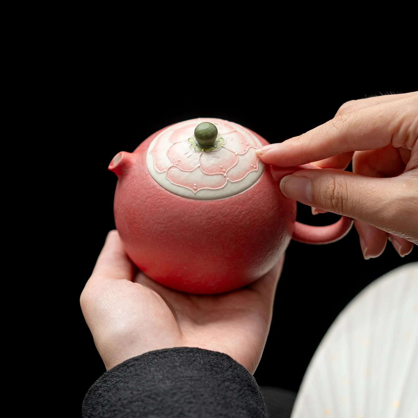 Handmade Underglaze Lotus Xishi Teapot Ceramic Tea Pot Solo Brew Home Office Kung Fu Tea Set Gift Box