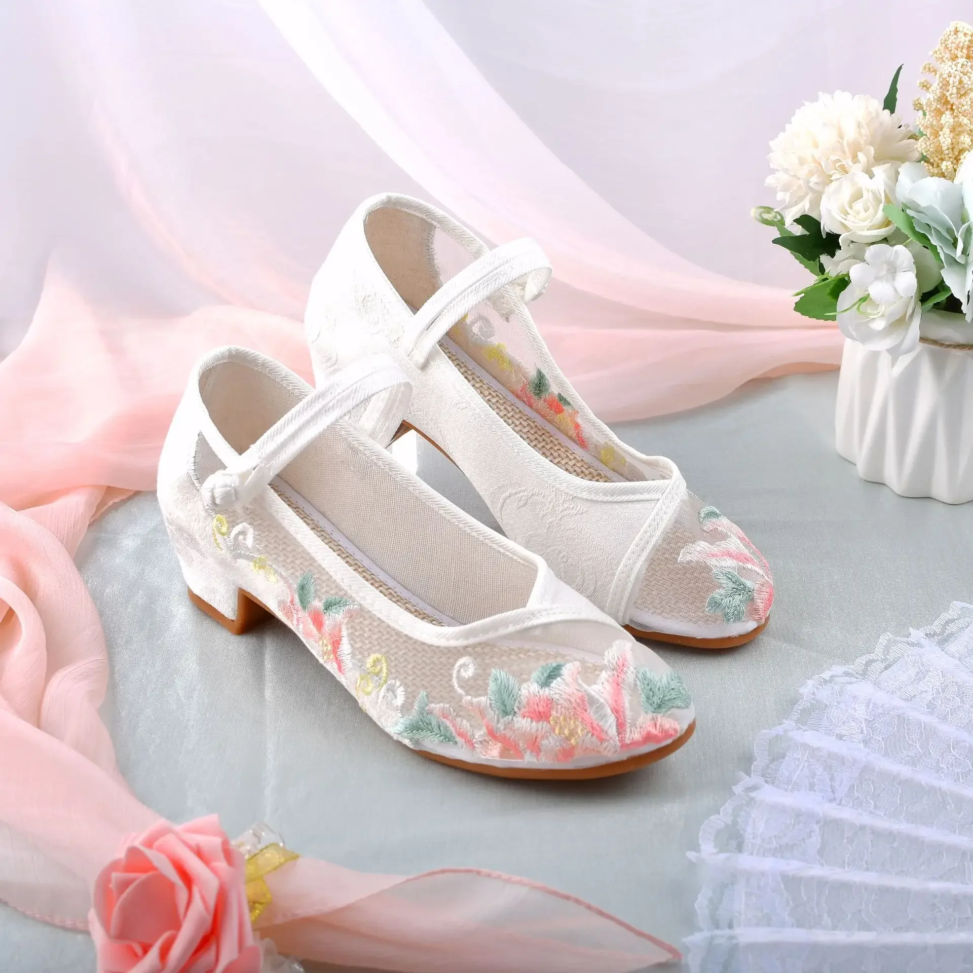 

Hibiscus Shoes New Style Square Heel Paired With Cheongsam Hanfu Shoes Ethnic Style Single Embroidered Mesh Shoes