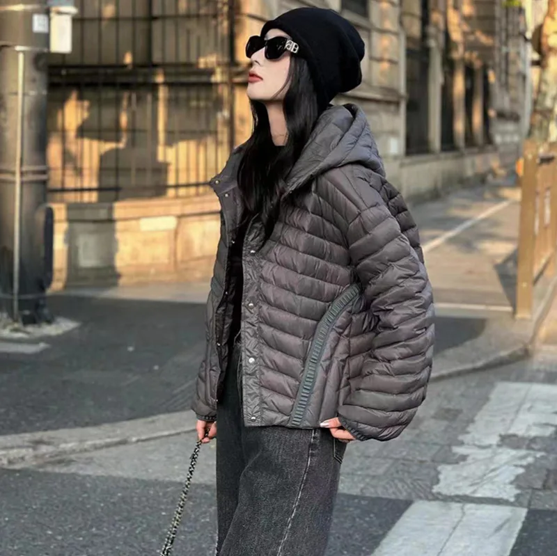 2025 Winter Women's Down Jacket Commuter Hooded Loose Design Fashionable White Duck Down Jacket