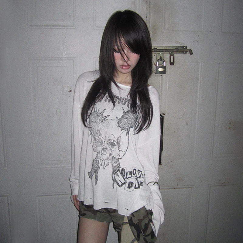 Karrram Grunge Aesthetics Skull Print T-shirt Trashy 2000s Style Distressed Tops Vintage Punk Long Sleeve T-shirt Y2k Gothic Emo