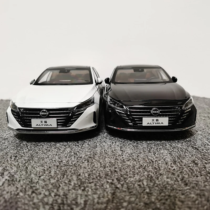 1:18 Scale 2022 NISSAN ALTIMA Car Simulation Alloy Car Model Diecast Toy Collectible Ornaments