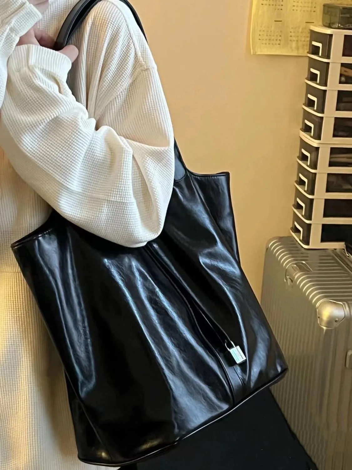 Vintage Black Shoulder Bags for Women Large Capacity Soft Commuter Tote Bag Lady Retro Simple Big Bucket Handbag Shopper Carry