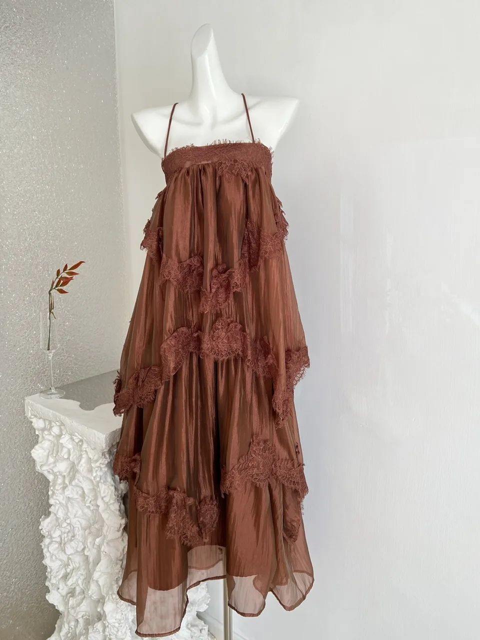 Vestido Maxi de Renda Ombro a Ombro Estilo Praia para Mulheres, Saia em Camadas Solta e Delicada com Efeito Emagrecedor, Estilo Puro Desejo para Viagem de Verão