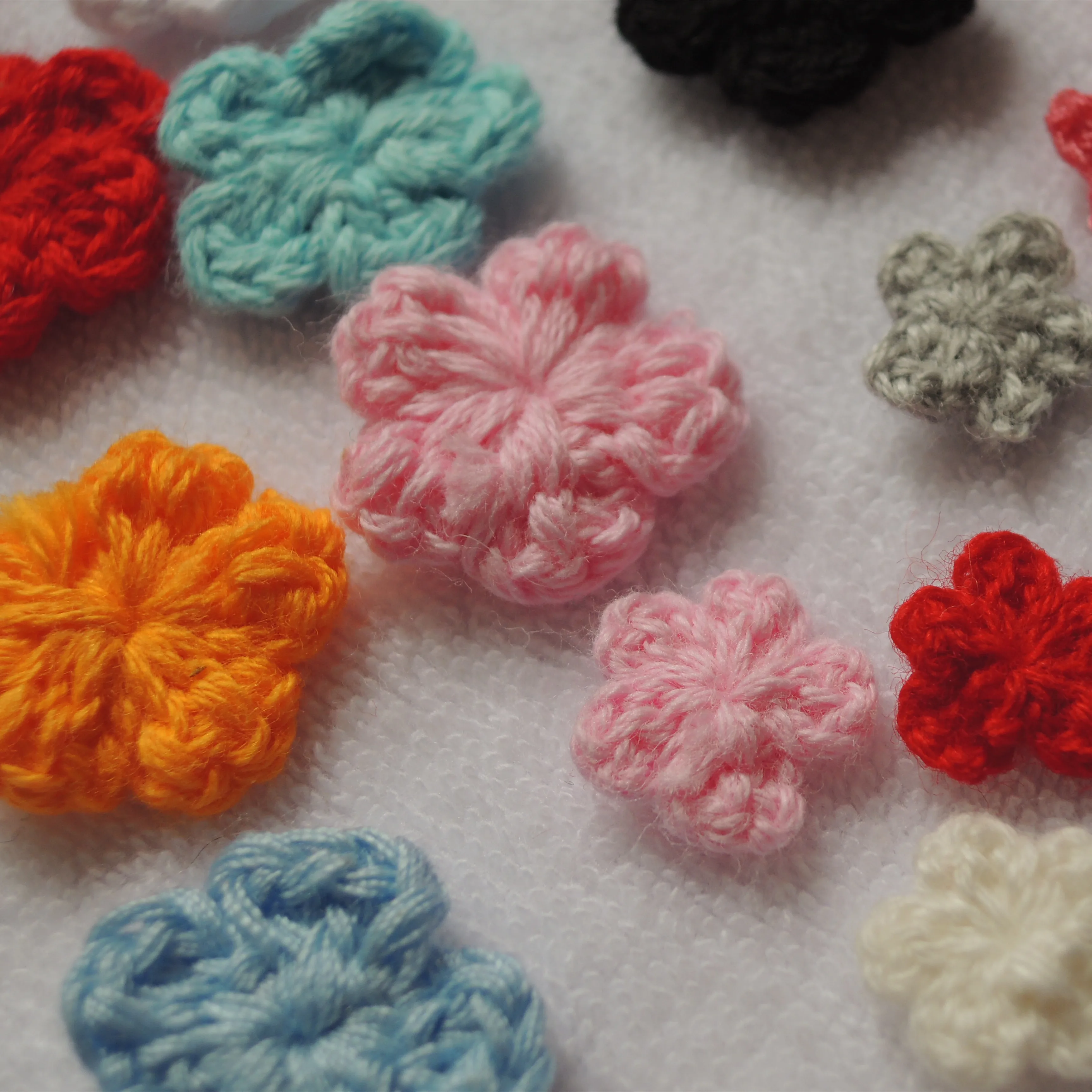 20 colors Cotton Floret 1cm 2cm Hand Hook Wool Handmade Mini Flowers  DIY Clothes Accessories for Clothing Decoration