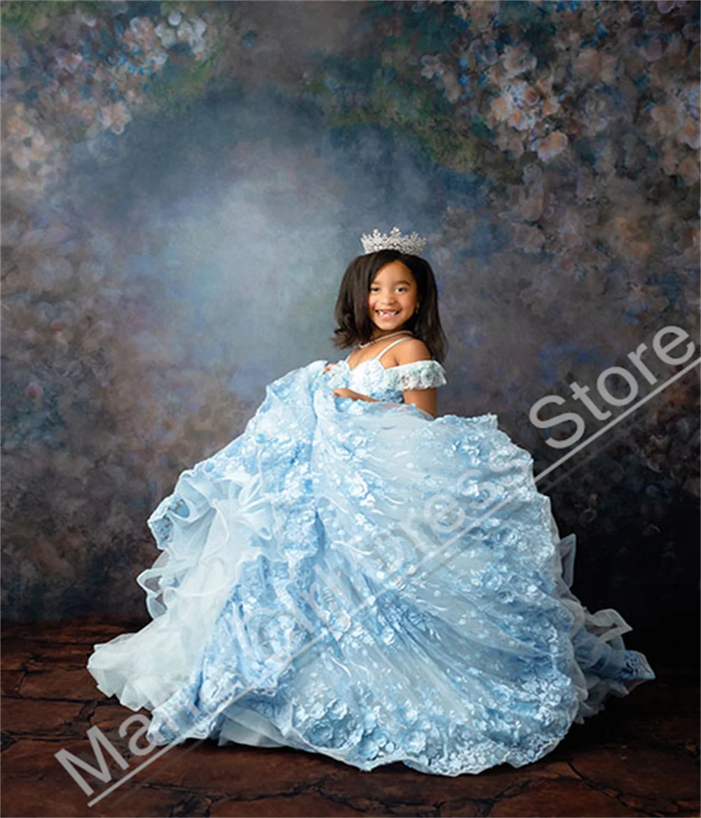 Light Blue Gorgeous Flower Girl Dress With Puffy Thin Straps Sweetheart Neckline Suitable For Children's Piano Performance