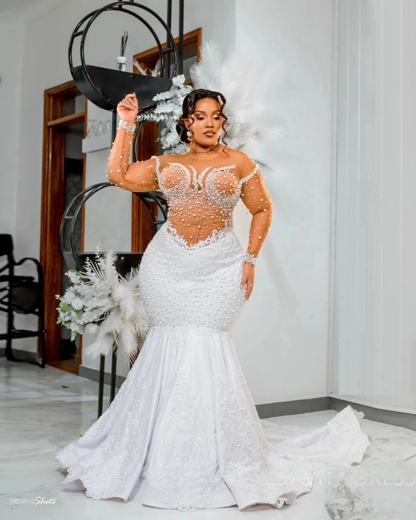 

Customized See Through Shinny Pearls Beads Wedding Dress Robe De Mariée Long Sleeves Plus Size Lace Embroidery Bridal Gown