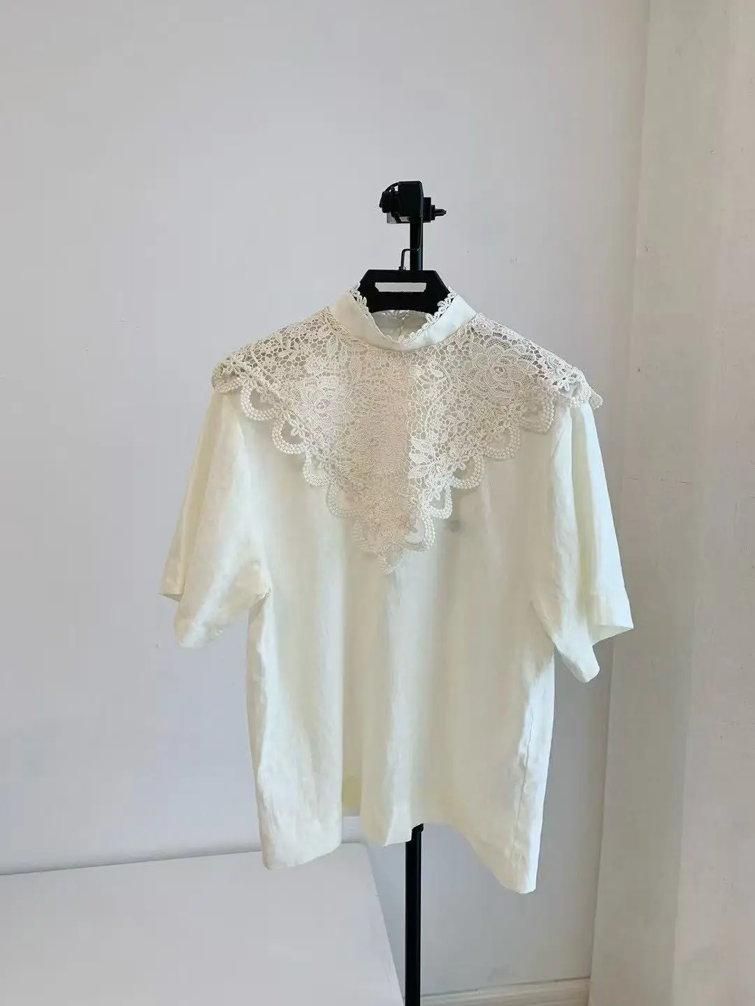 

Высококачественная льняная кружевная лоскутная рубашка с короткими рукавами, белая футболка, топ и мини-юбка, новый стиль