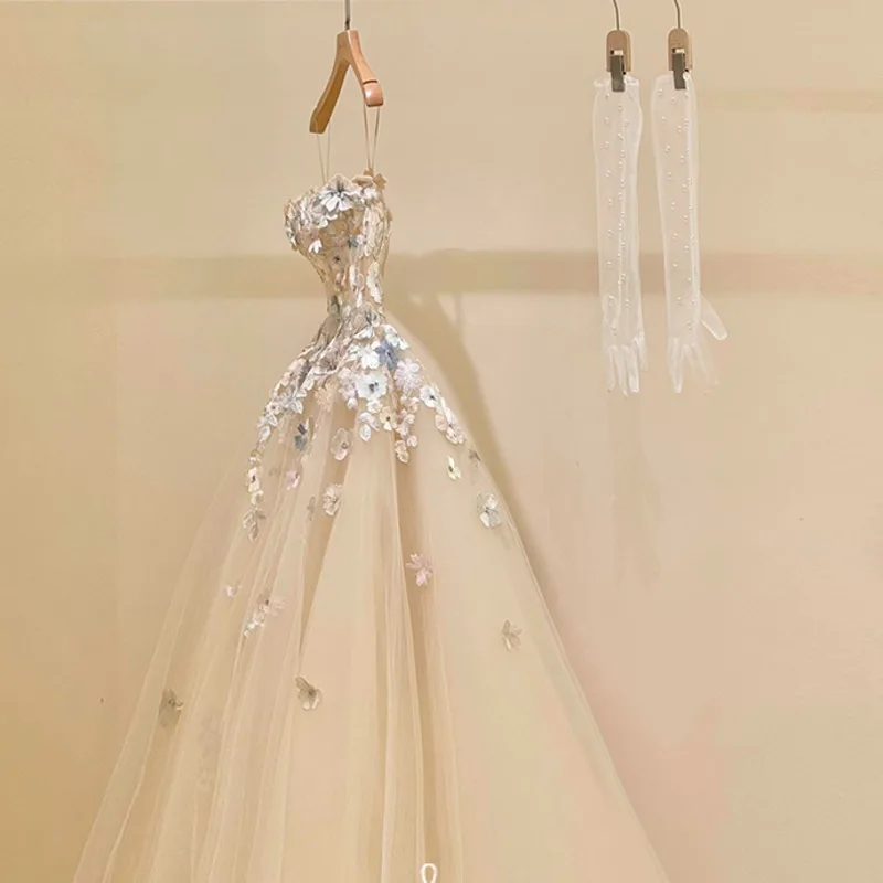 ชุดเดรสปักลายดอกไม้ ชุดเดรสเกาะอก ชุดแต่งงานหลัก ชุดหมั้น ชุดราตรีสำหรับเจ้าสาวตัวเล็ก ชุดราตรีสำหรับเจ้าสาว ชุดราตรีสำหรับงานเลี้ยงตอนเช้า ชุดราตรีสำหรับงานเลี้ยงตอนเย็น